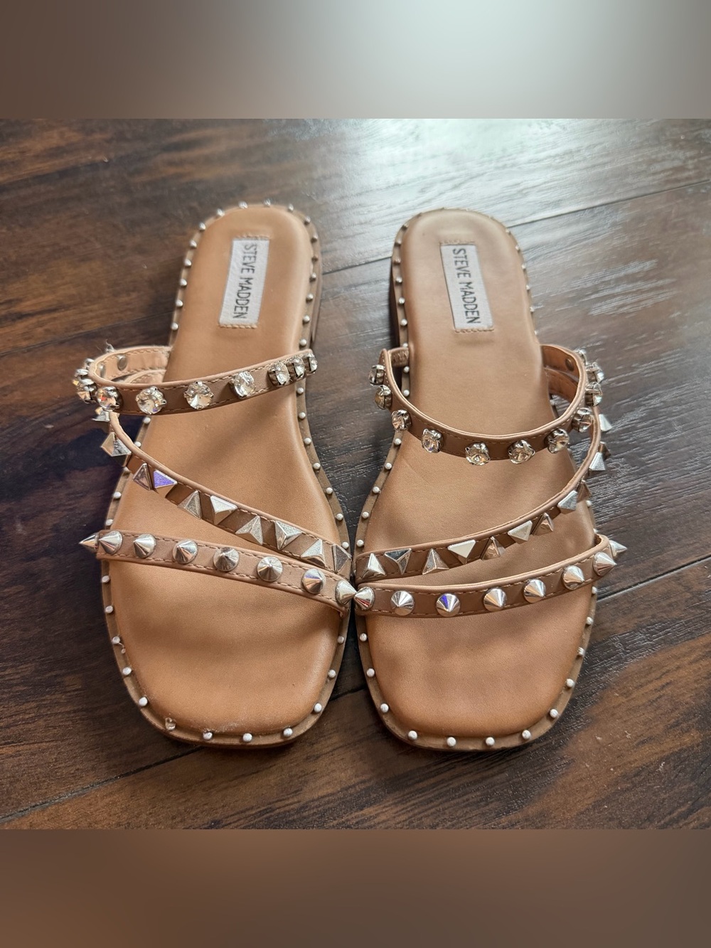 Steve Madden Skyler studded slip-on sandals in a tan color size 7